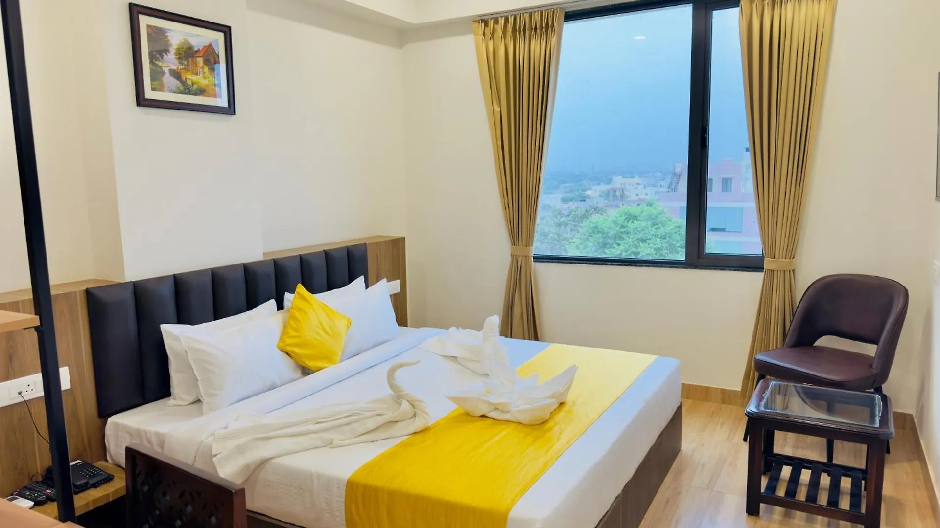 Otel The Bhagwat Grand At Shastri Circle Udaipur With Swimming Pool