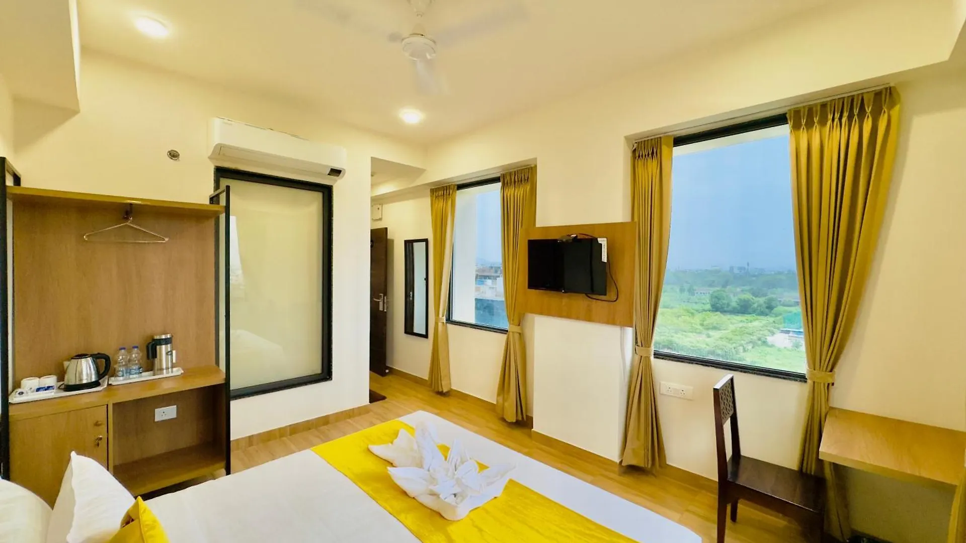 The Bhagwat Grand At Shastri Circle Udaipur With Swimming Pool 4*,