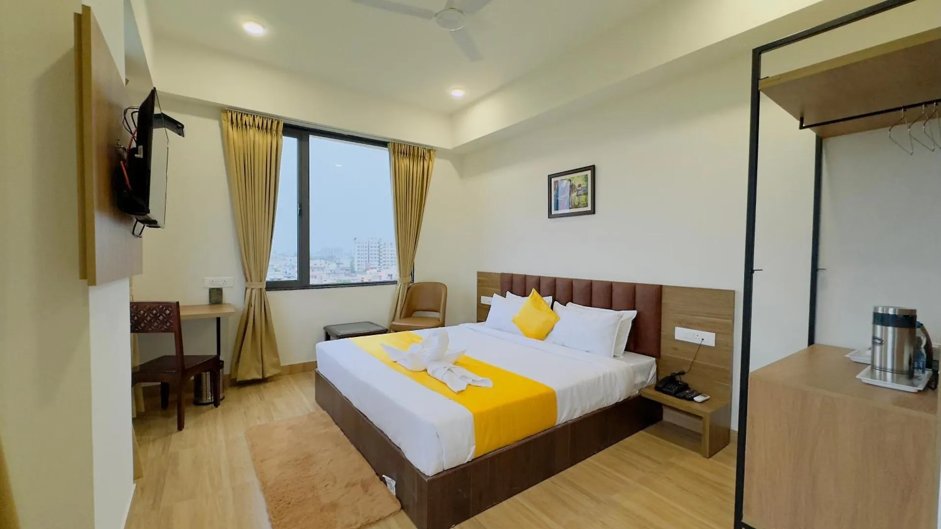 The Bhagwat Grand At Shastri Circle Udaipur With Swimming Pool 4*,  Hindistan
