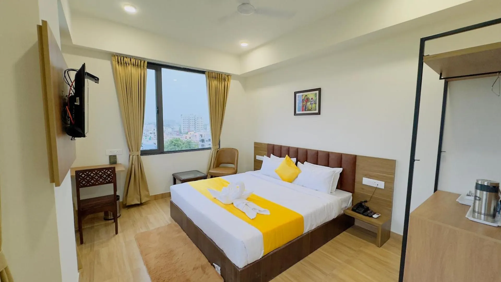 The Bhagwat Grand At Shastri Circle Udaipur With Swimming Pool Hindistan
