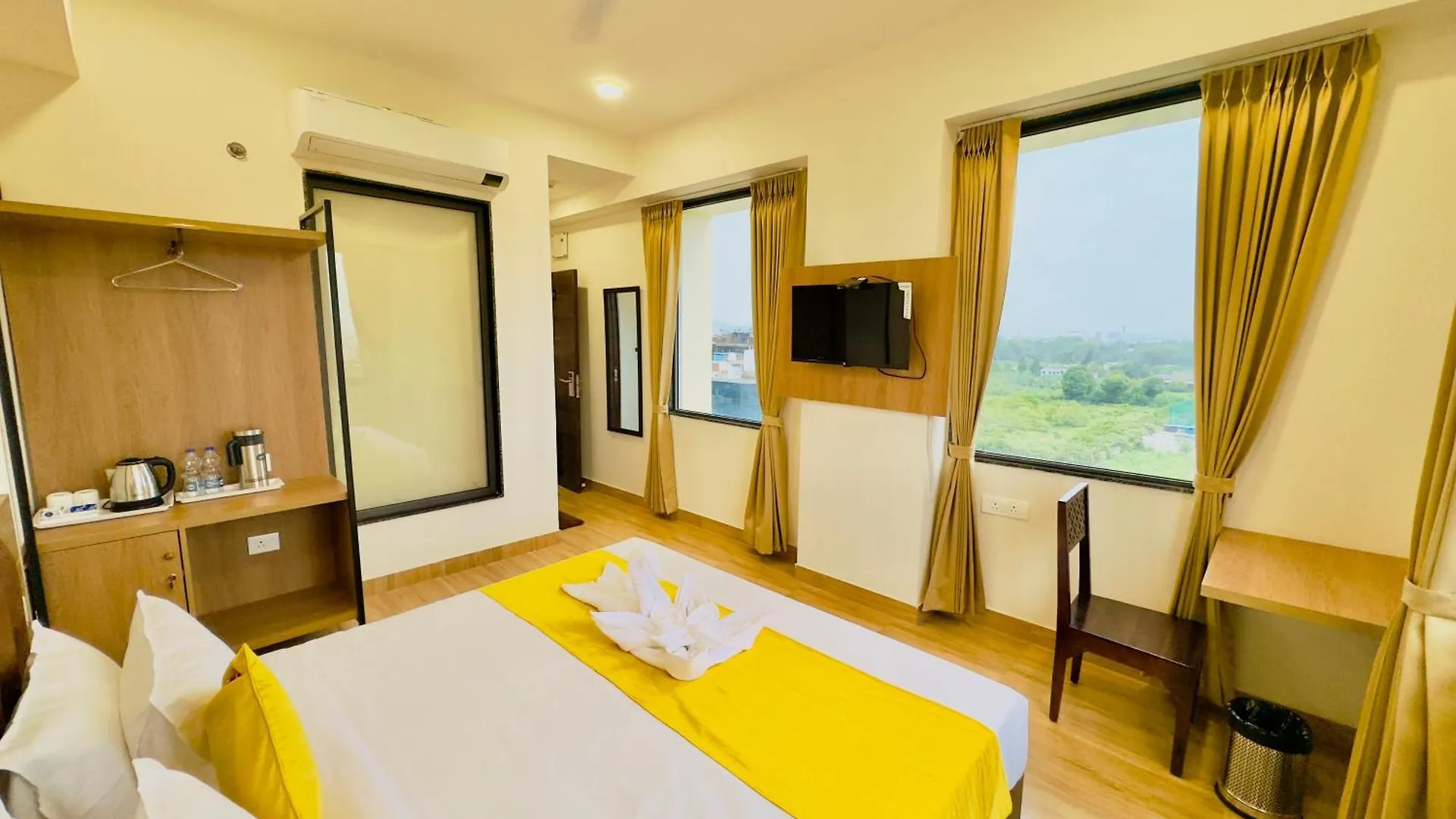The Bhagwat Grand At Shastri Circle Udaipur With Swimming Pool Otel