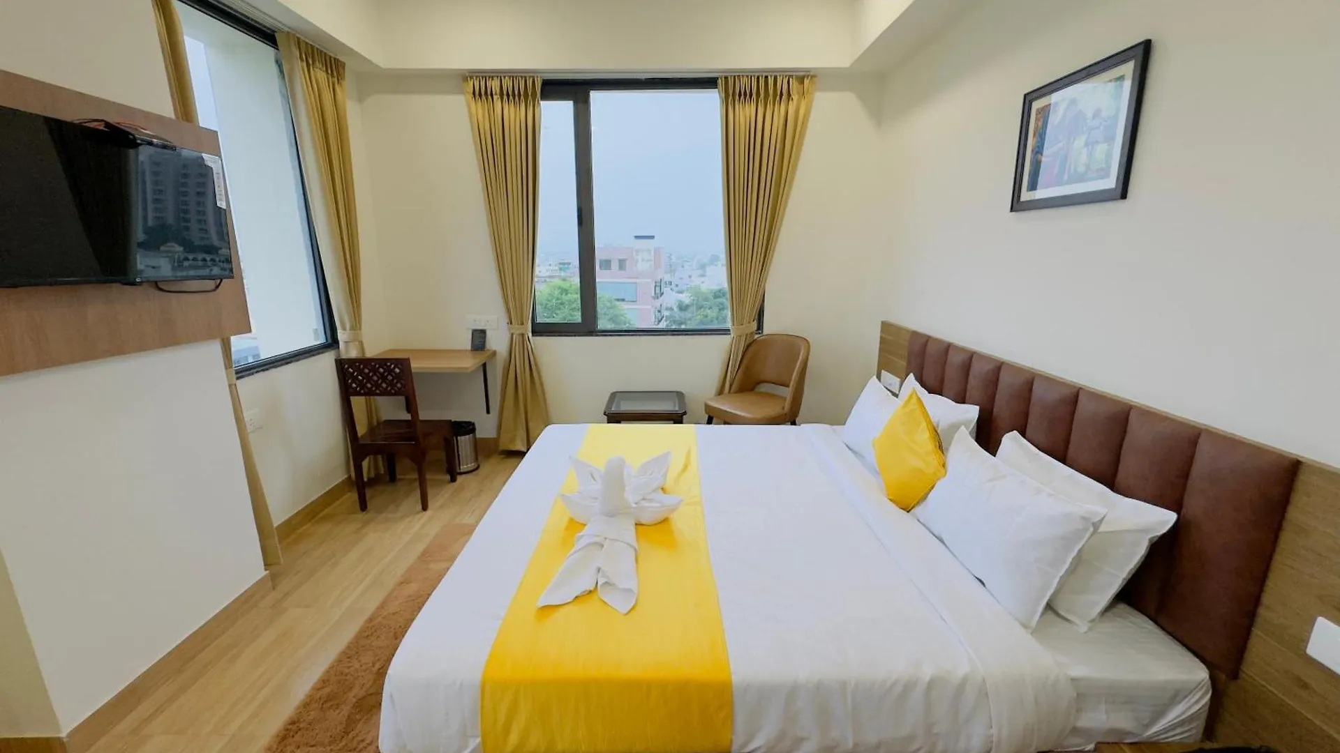 The Bhagwat Grand At Shastri Circle Udaipur With Swimming Pool Hindistan