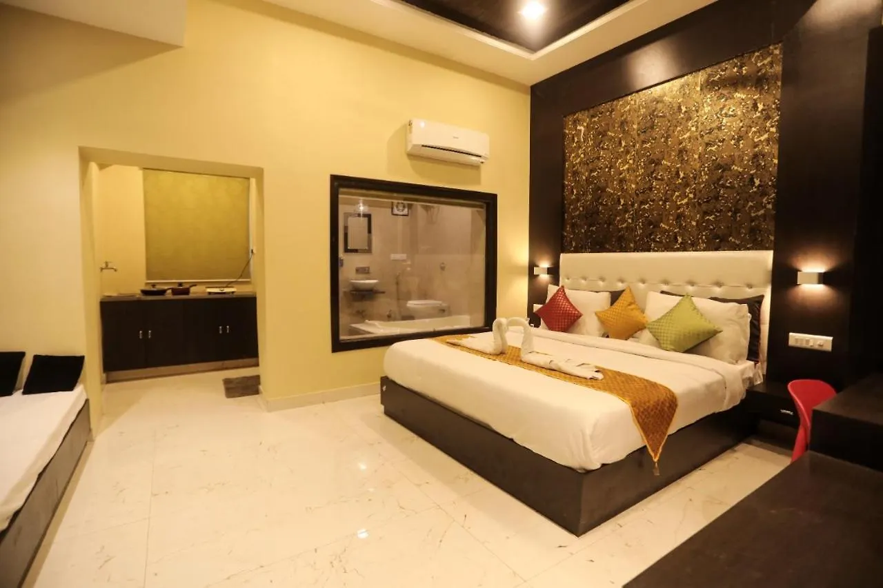 Otel The Bhagwat Grand At Shastri Circle Udaipur With Swimming Pool
