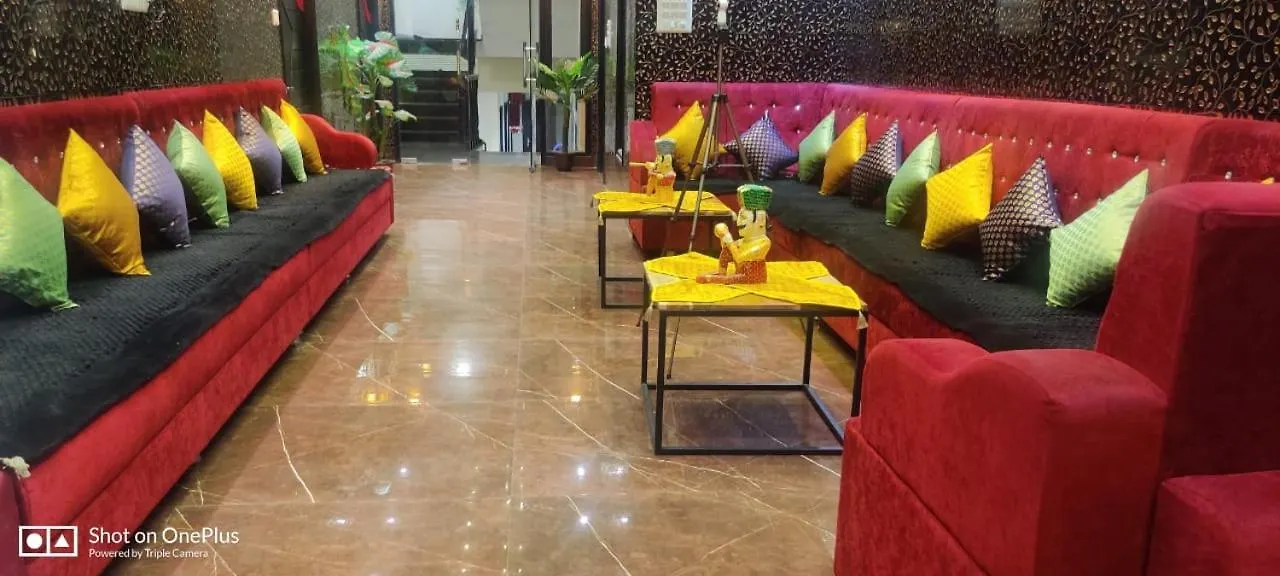 Otel The Bhagwat Grand At Shastri Circle Udaipur With Swimming Pool