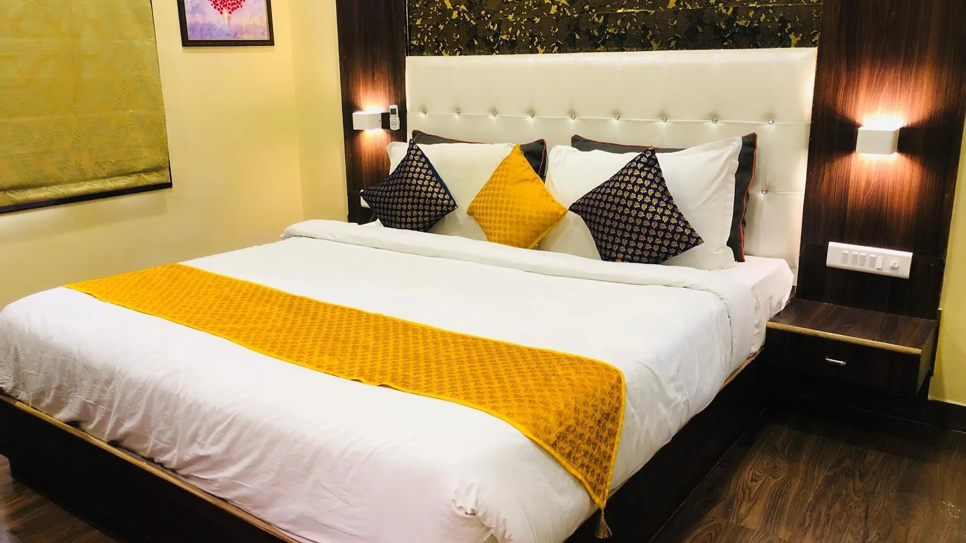 **** Otel The Bhagwat Grand At Shastri Circle Udaipur With Swimming Pool Hindistan