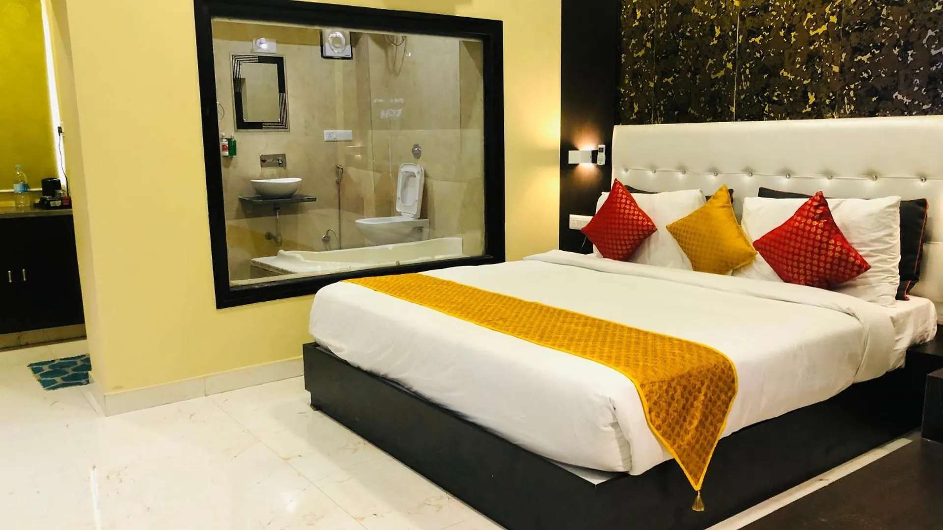 The Bhagwat Grand At Shastri Circle Udaipur With Swimming Pool 4*,