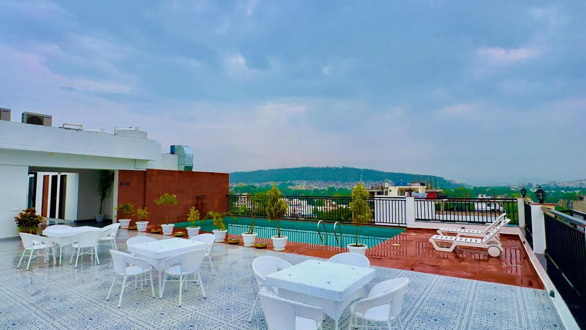 The Bhagwat Grand At Shastri Circle Udaipur With Swimming Pool 4*,