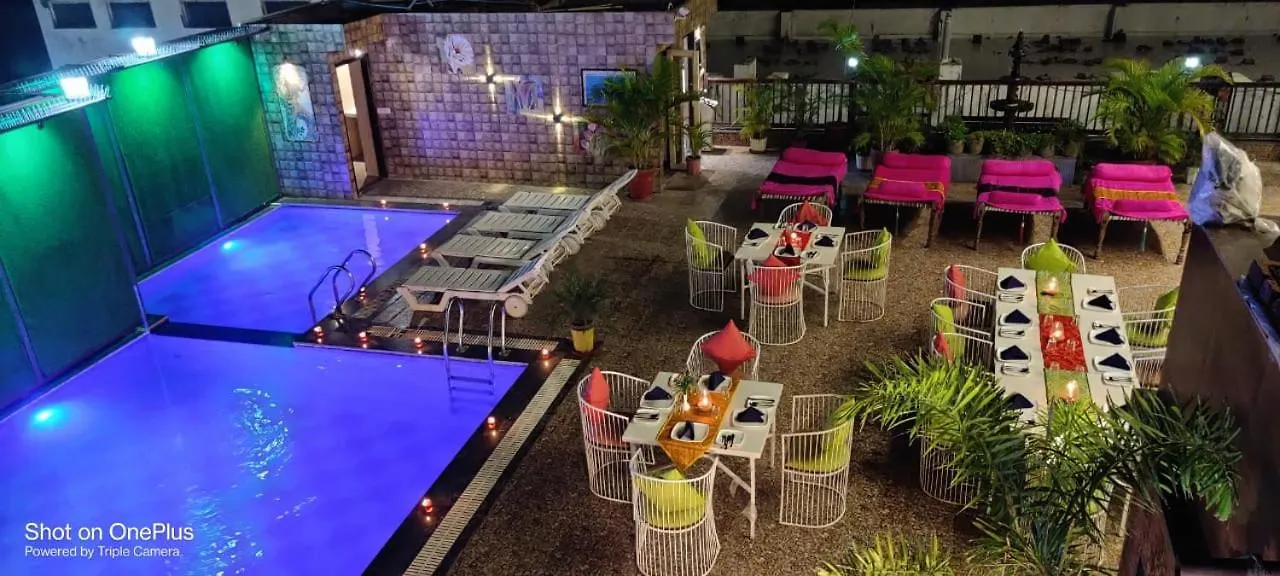 The Bhagwat Grand At Shastri Circle Udaipur With Swimming Pool 4*,  Indie